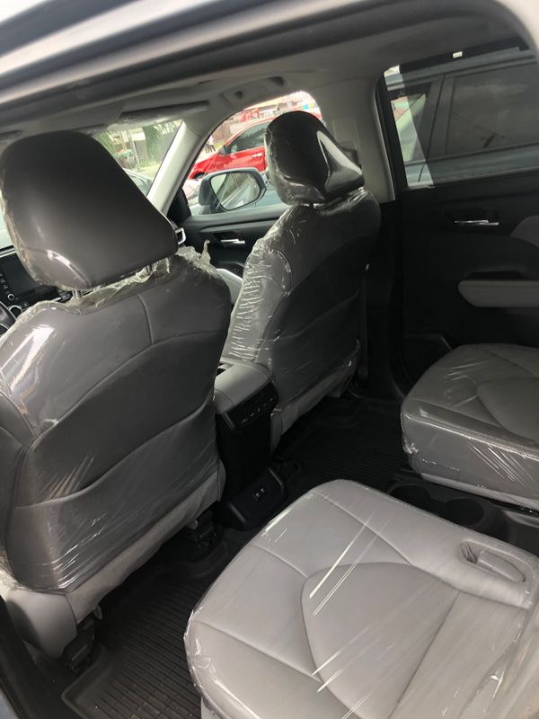 Thumbnail 2 of 2021 Toyota Highlander xle